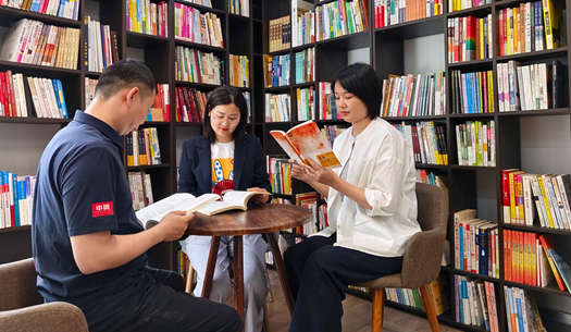 翻開(kāi)“城發(fā)”這本書(shū)，每一頁(yè)，都是鄭州的煙火與遠(yuǎn)方